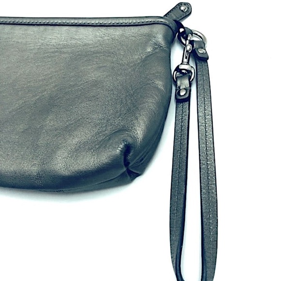 COACH MADISON LEATHER LARGE CAPACITY WRISTLET - Picture 6 of 9